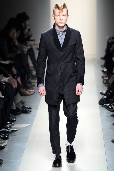 Look 28
